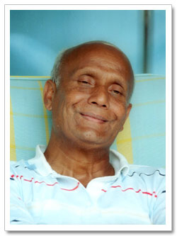 Sri Chinmoy meditating